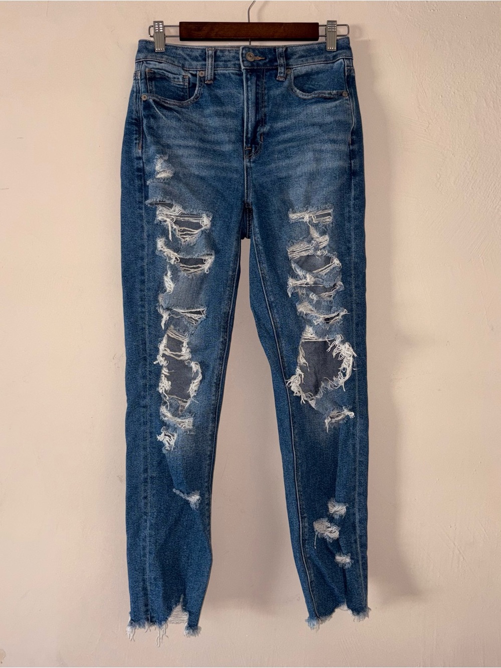 American Eagle Mom Jean Distressed Raw Hem Medium Wash Denim Size 2 Regular
